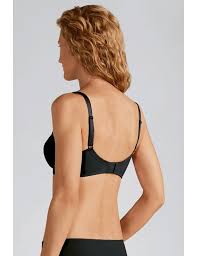lilly black2